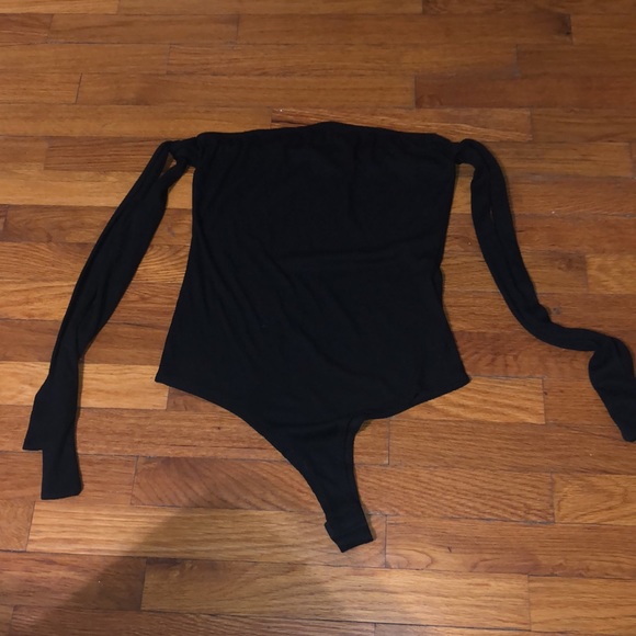5 for $25!🛍 NWOT off shoulder tie sleeve bodysuit - Picture 2 of 5
